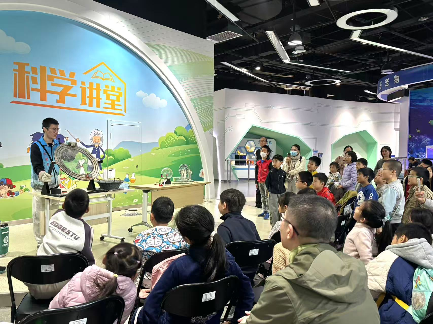 志愿采风第35期：北大学子投身科学教育志愿服务，物理实验秀点燃求知火种